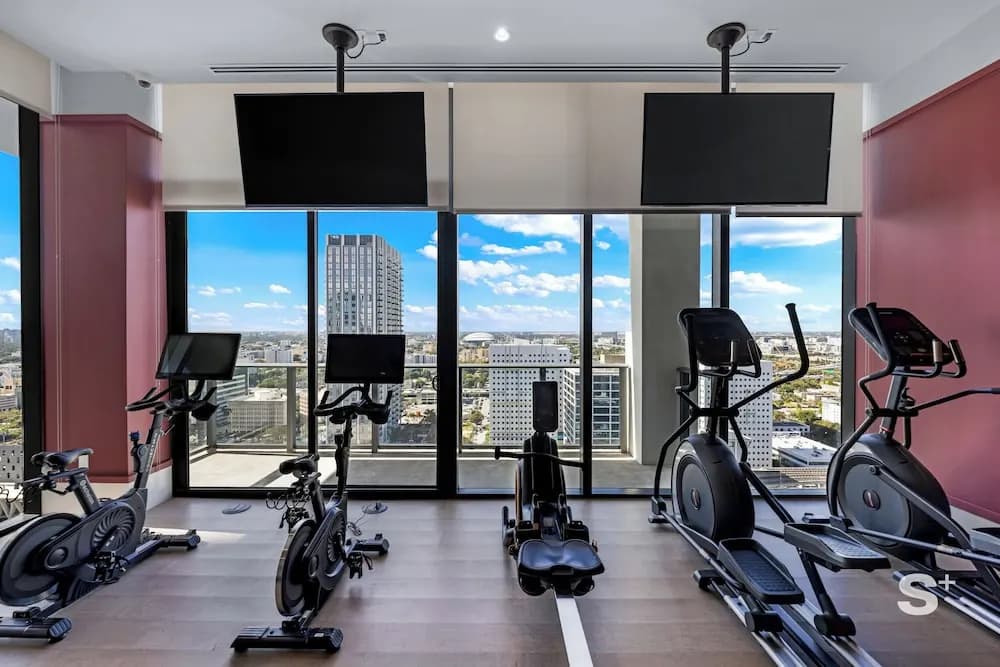 Modern Condo in DTW Miami - Pool & Gym - photo 22