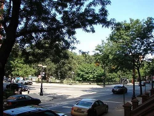 Harlem Bed and Breakfast - photo 9
