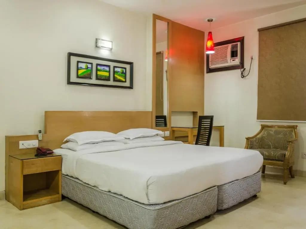 Hotel Metropolitan Karol Bagh - photo 6
