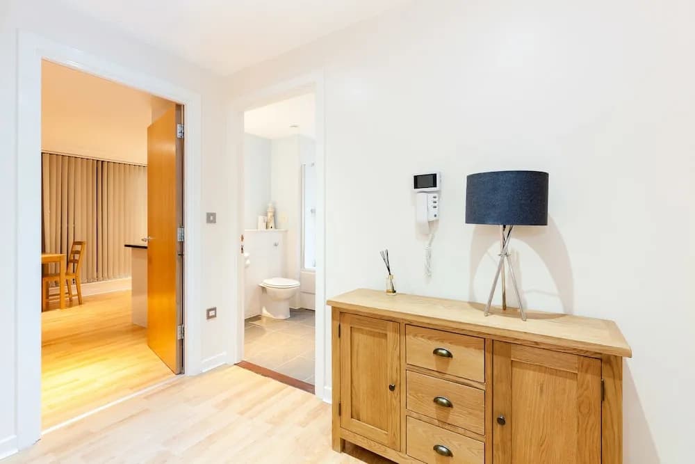 Modern Two Bedroom Apartment - photo 8