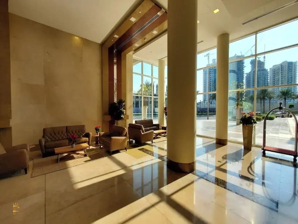 Large Modern 1-Bedroom in Bay Square 9 - photo 1