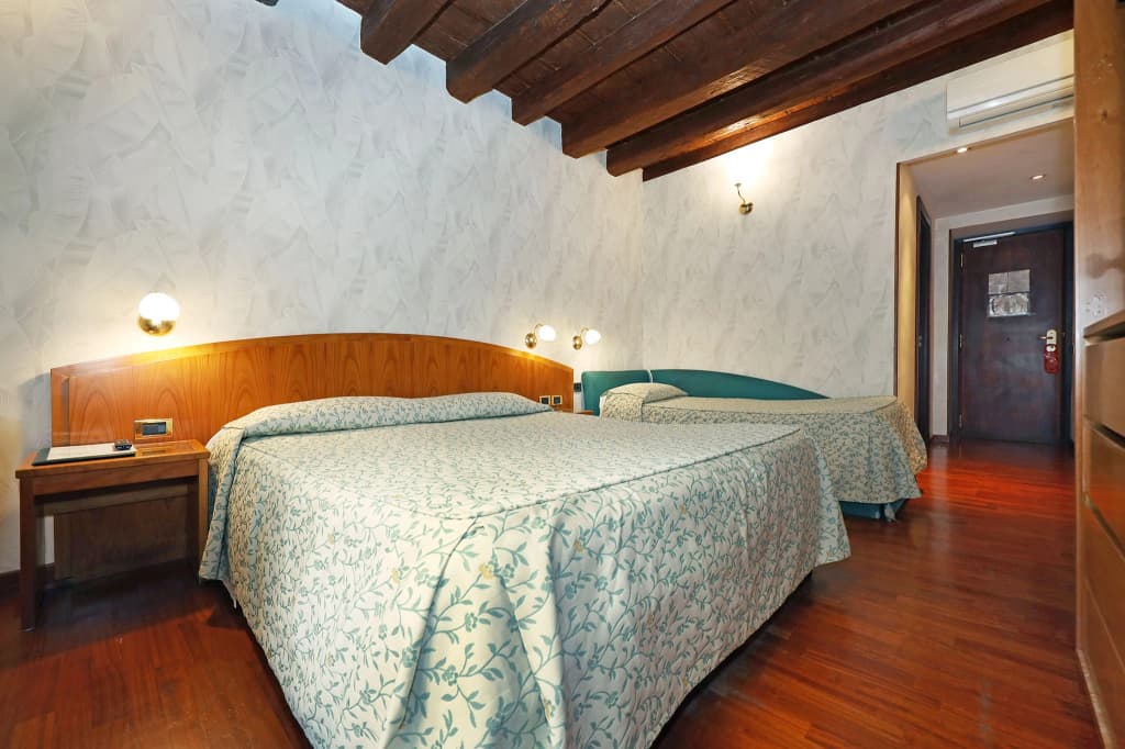 Hotel Corot - photo 7
