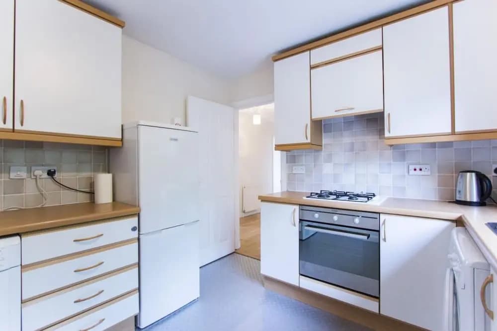 2 Bedroom Flat In Edinburgh - photo 3