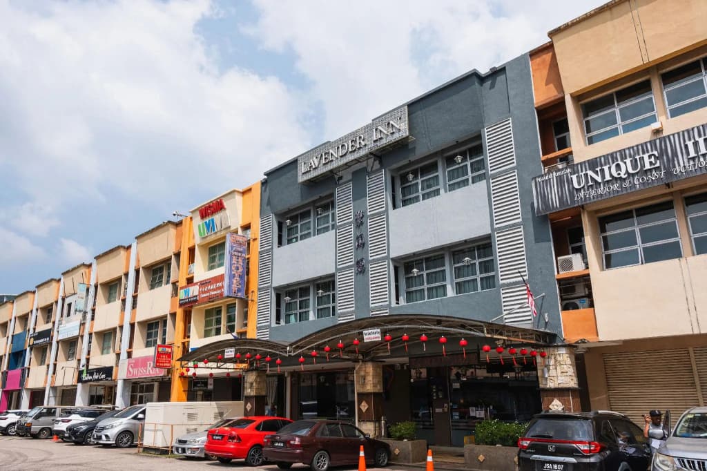 Lavender Inn Permas Jaya - photo 20