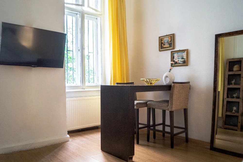 Vibrant Apartment Near Downtown - photo 7