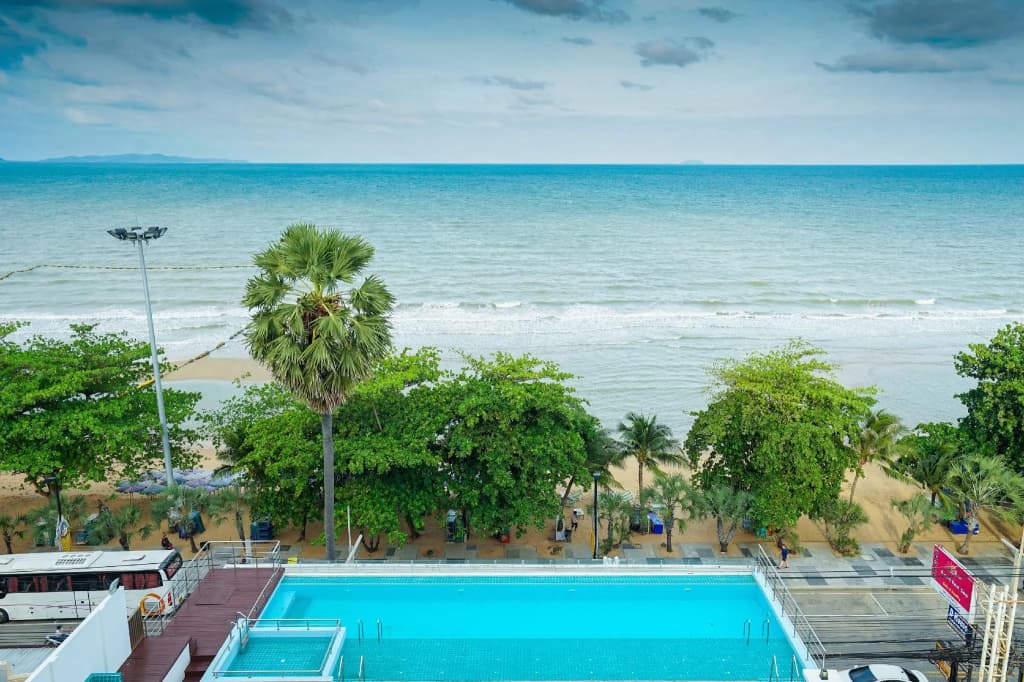 Jomtien Hisotel - photo 17