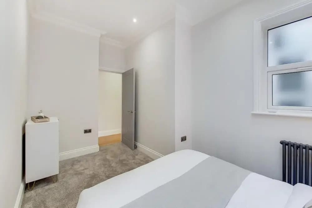 Brand New Luxury 2-bed Apartment in London - photo 2