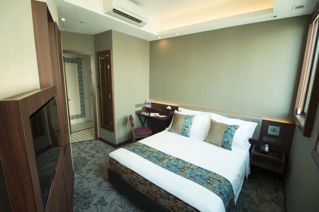 AM Hotel - photo 5