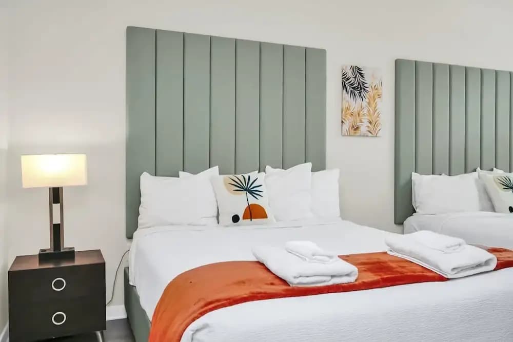 Stylish and New! 3br, Steps fr. Universal Drive - photo 6