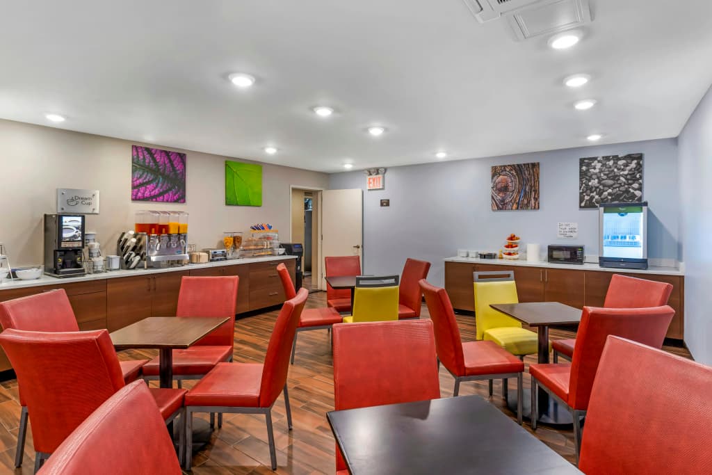 Red Roof Inn PLUS+ Brooklyn - 3rd Ave - photo 14