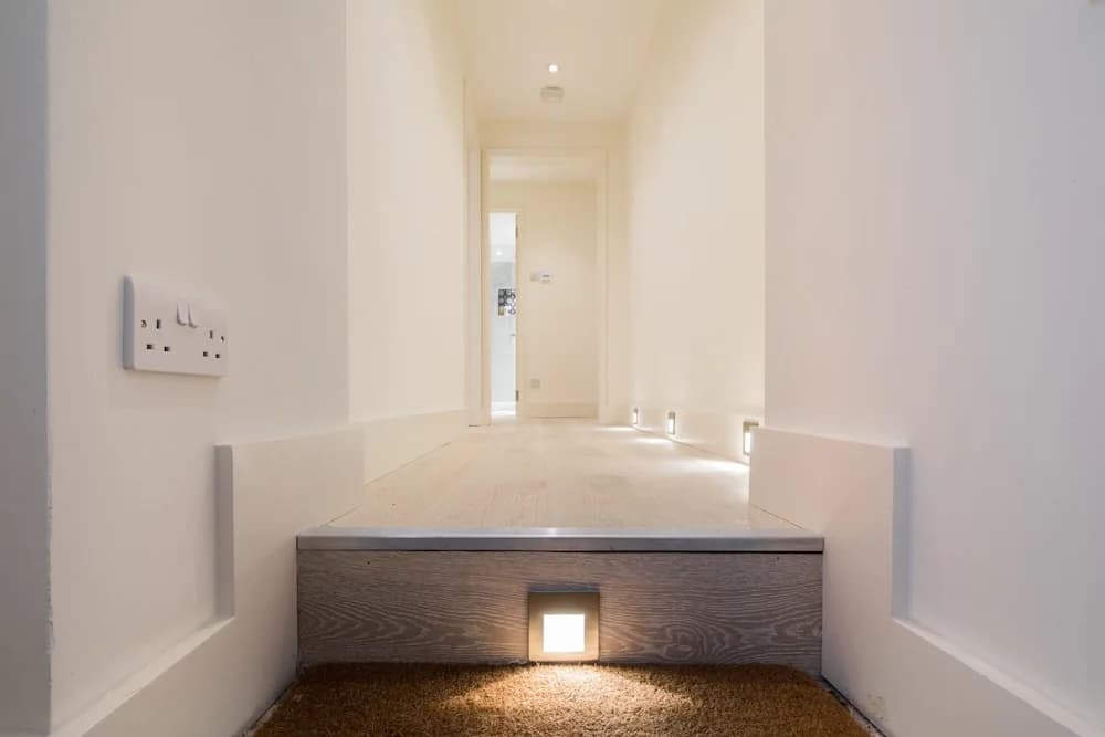 Quiet Classical/modern Designer Garden Flat - photo 12