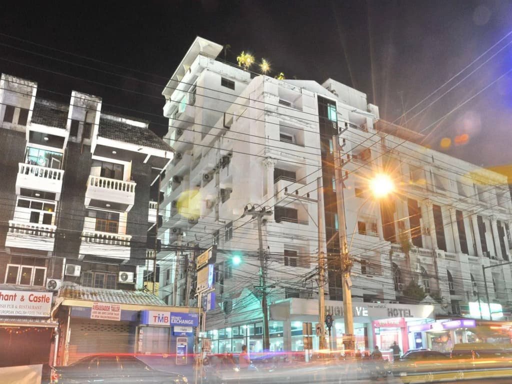 Highfive Hotel - main photo