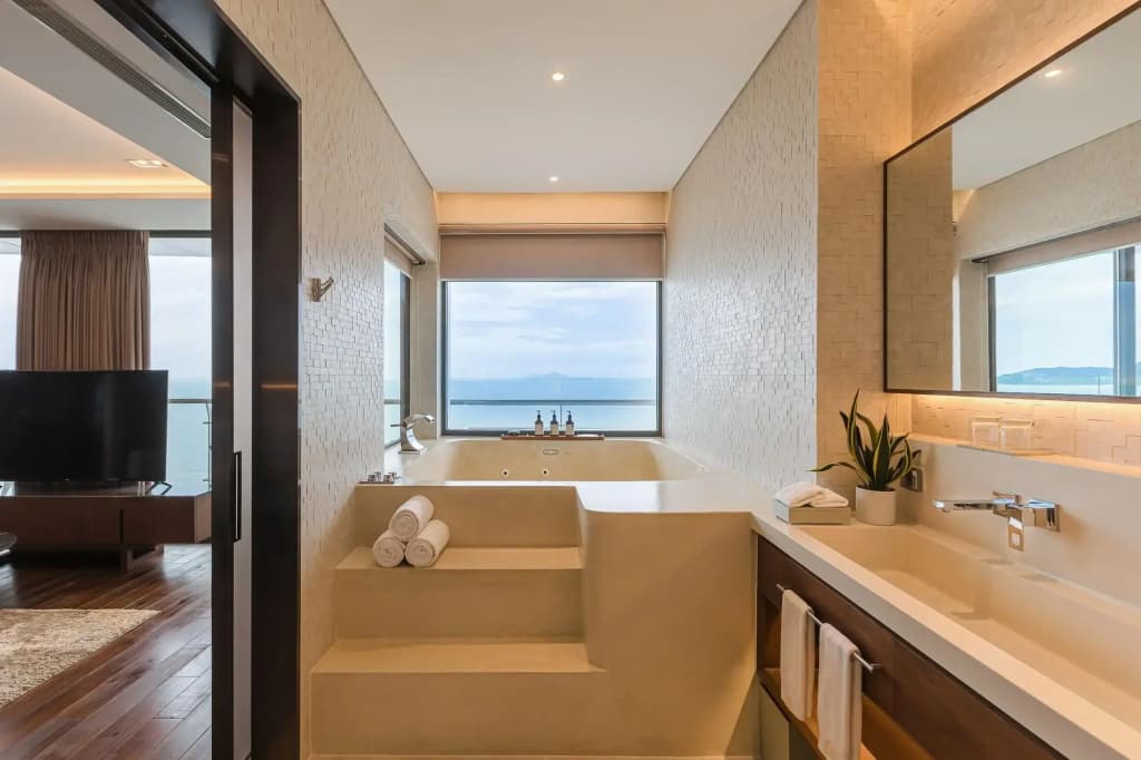 Prince Hotel Da Nang - photo 10