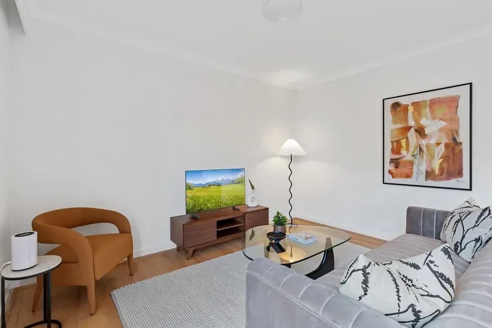 Stylish 2-bed Apartment With Pool in Camperdown - photo 4