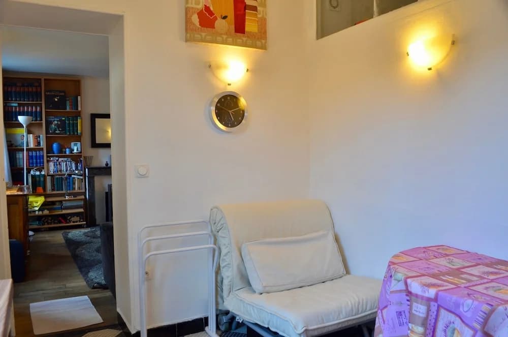 One Bedroom Flat in Montparnasse - photo 7