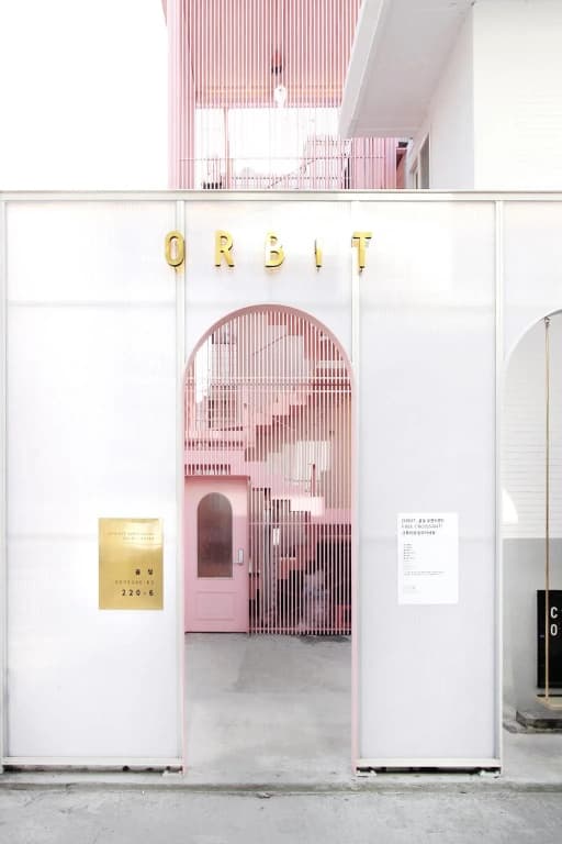 Orbit Guesthouse - photo 8