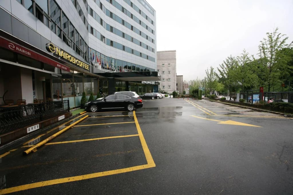 Itaewon Crown hotel - photo 12