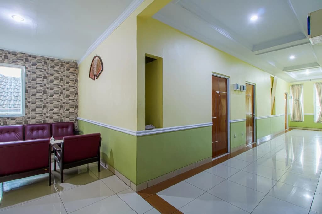 RuangNyaman at Kost Syailendra Near Tebet - photo 2