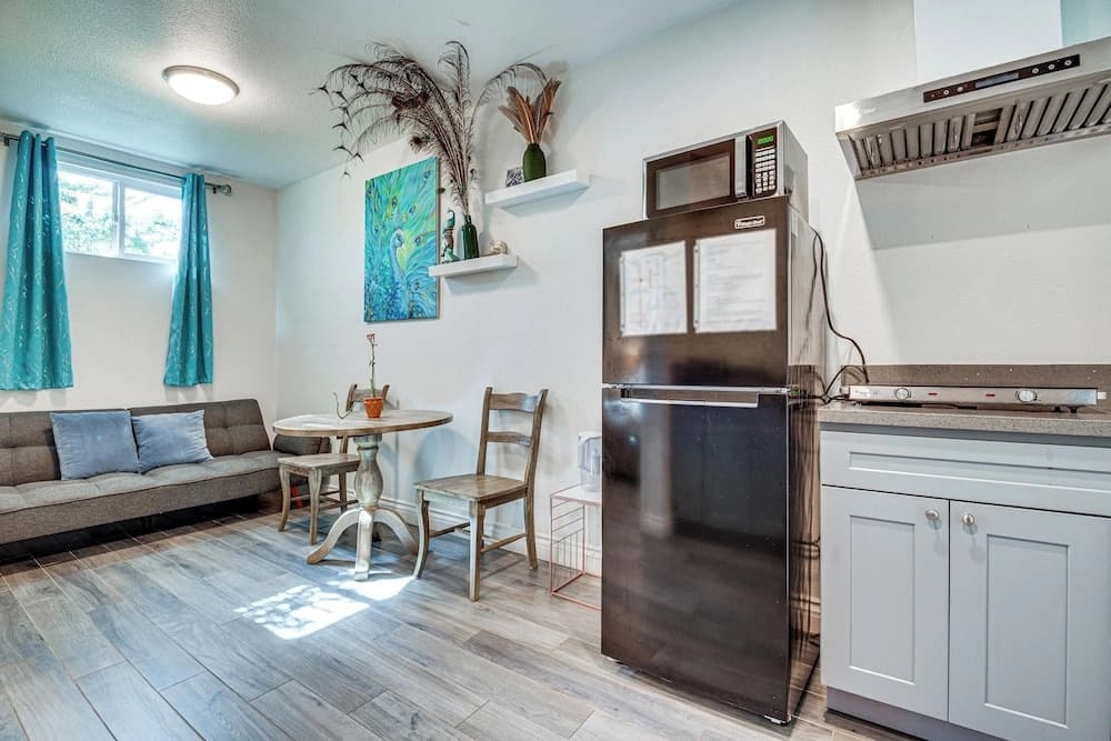 Explore Shops, Eats & Entertainment! Pasadena Apt - photo 13