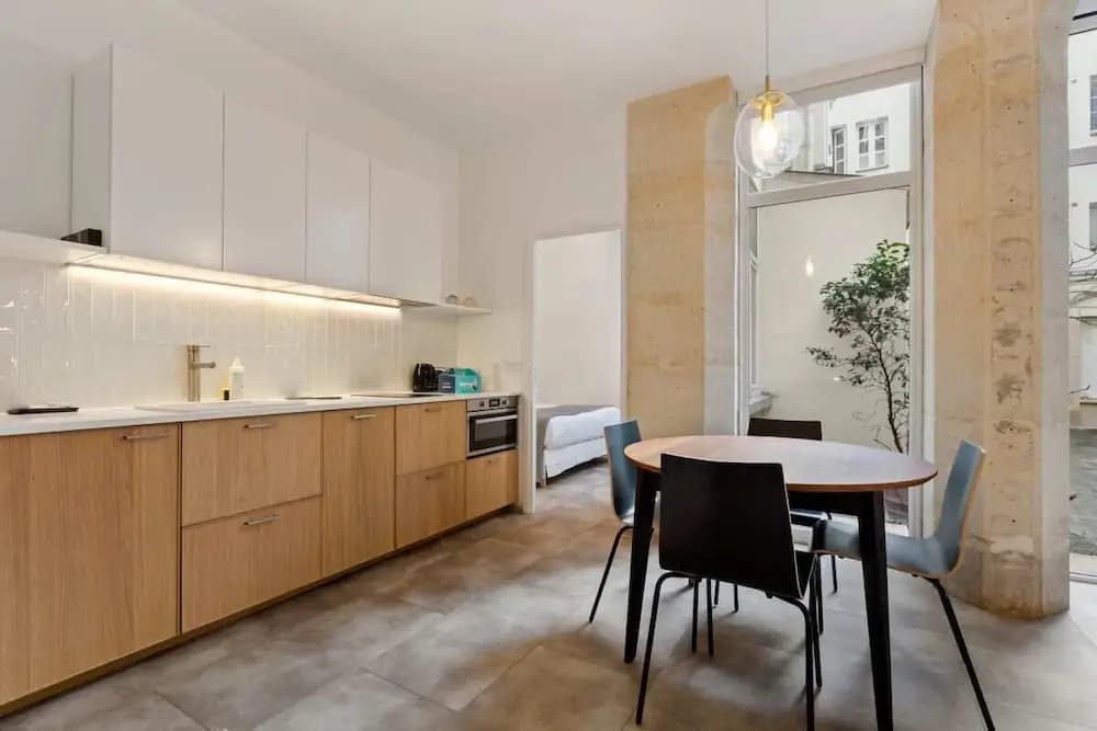 Contemporary & Comfortable 2 Bedroom Apartment in Paris - photo 10