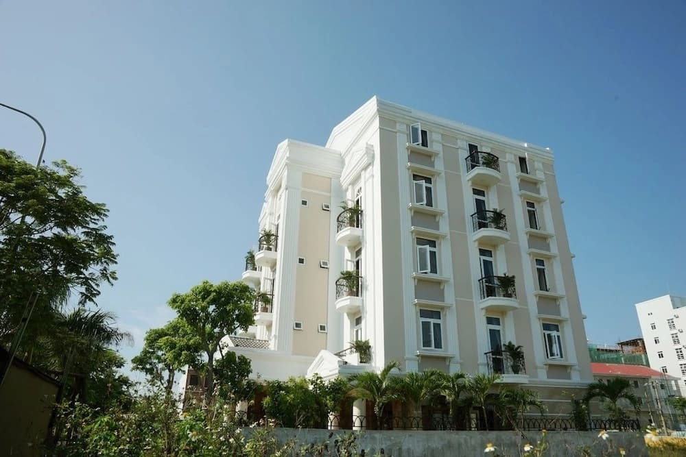 L Na Villa Hotel - main photo