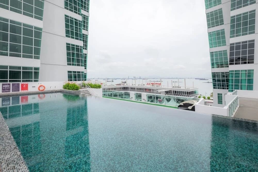 Seafront Duplex Suite at Georgetown - photo 9