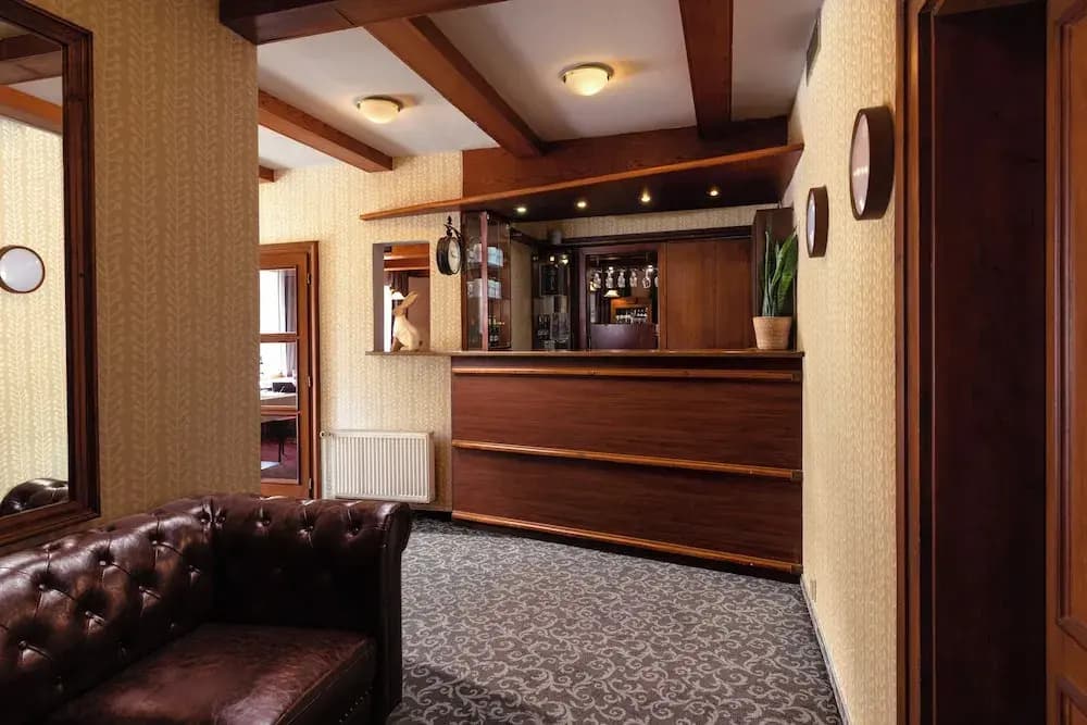 Carl Inn - photo 1
