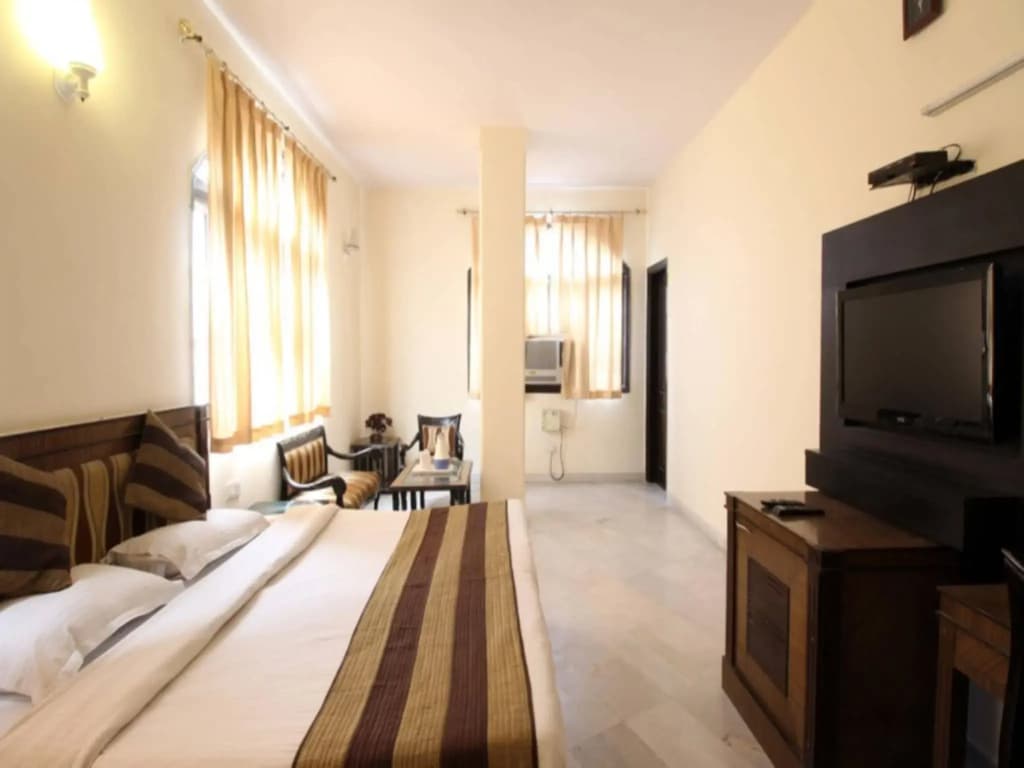 Hotel Grand Central Near Karolbagh Metro - photo 8