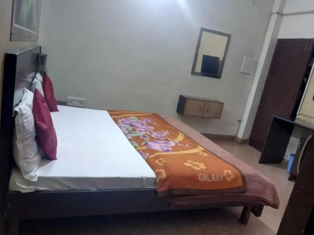 Yash Guest House - photo 18