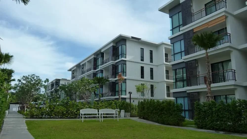Title Front Beach - main photo