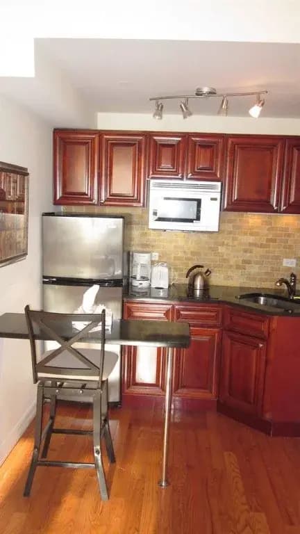 Central Park Apartments - photo 14