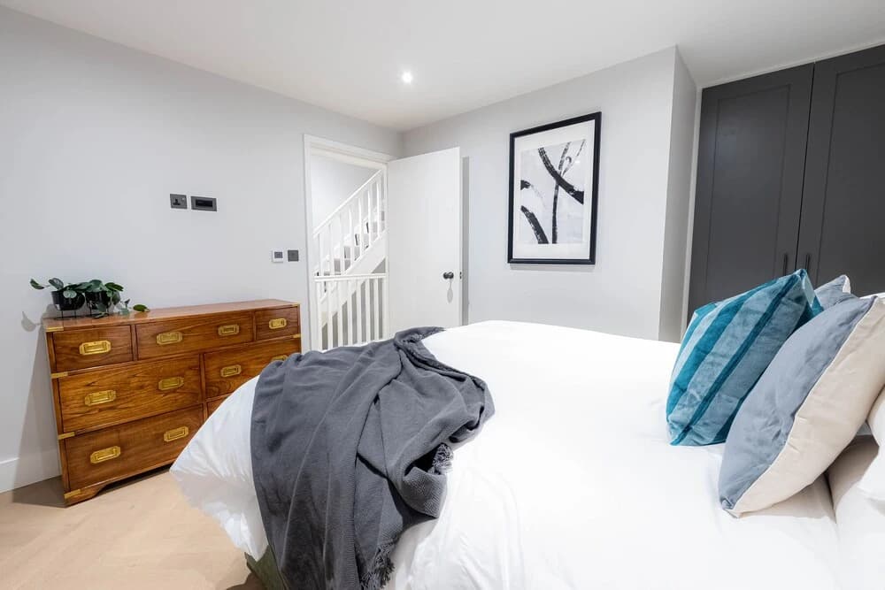 Three Bed Apts near Spitalfields Mkt - photo 3