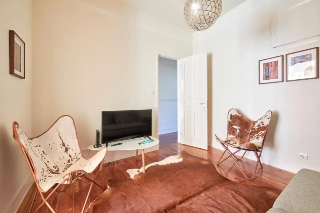 Quiet and Central 2BR APT, By TimeCooler - photo 3
