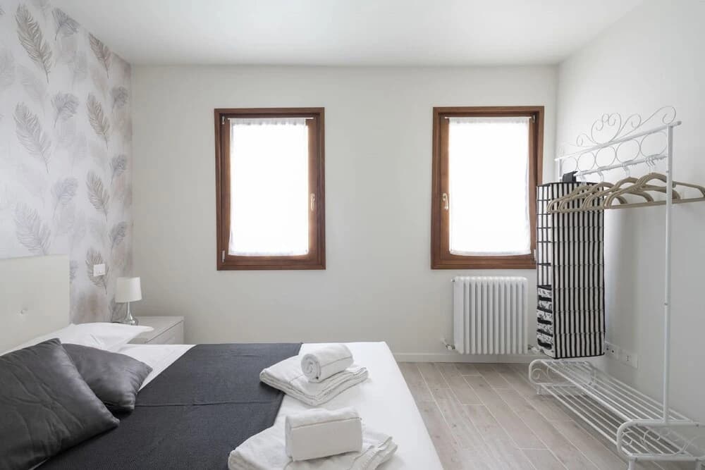 Apartments in San Marco with Canal View - photo 3
