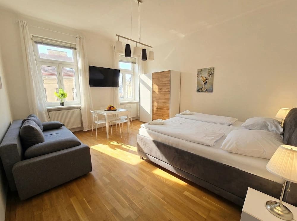 Stylish 1BR Apt near Wiener Stadthalle - photo 8
