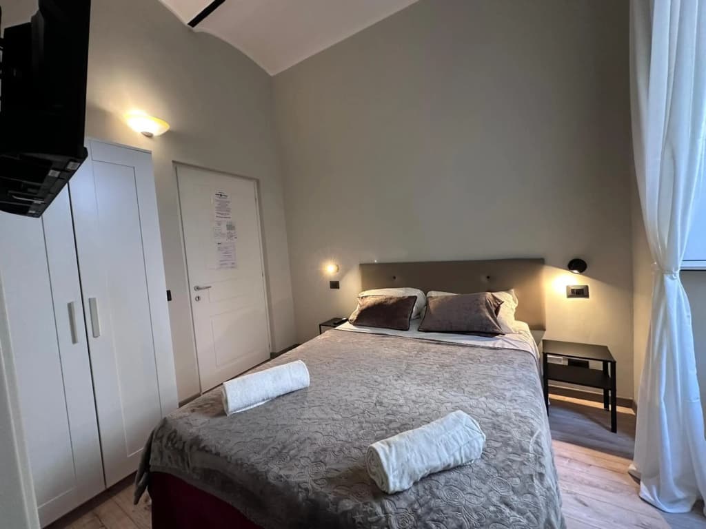 Român Holidays Hostel - photo 4