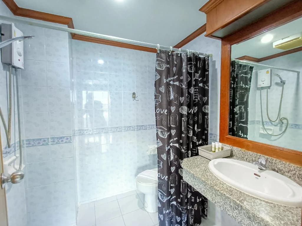 Hack Patong Beach Hotel - photo 8