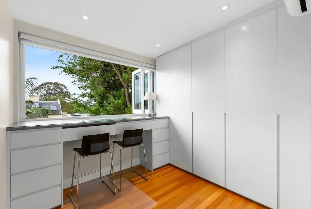 Elegant 1-bed With Study by Balmain Wharf - photo 13