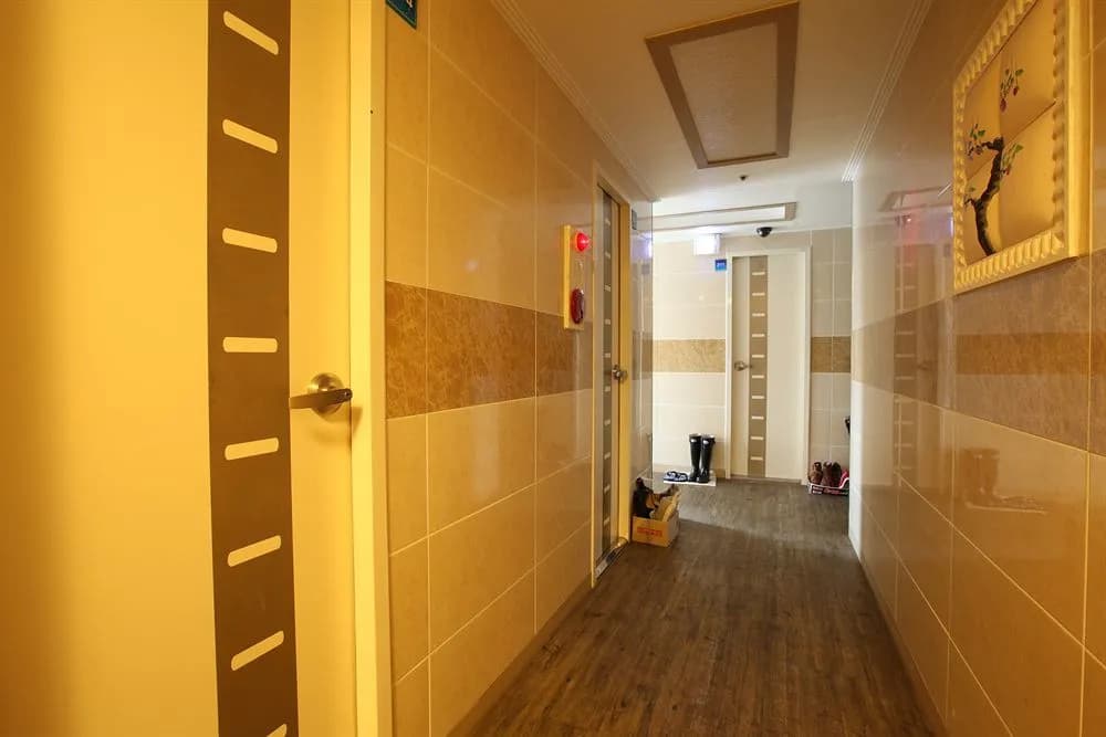 2 Residence - photo 11