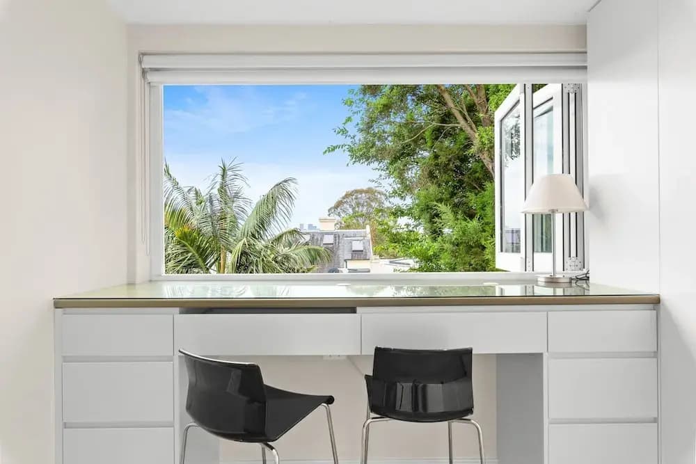 Elegant 1-bed With Study by Balmain Wharf - photo 6