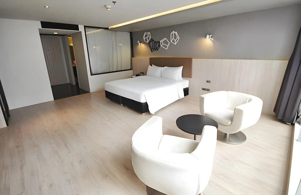 The Heritage Hotels Bangkok - photo 42