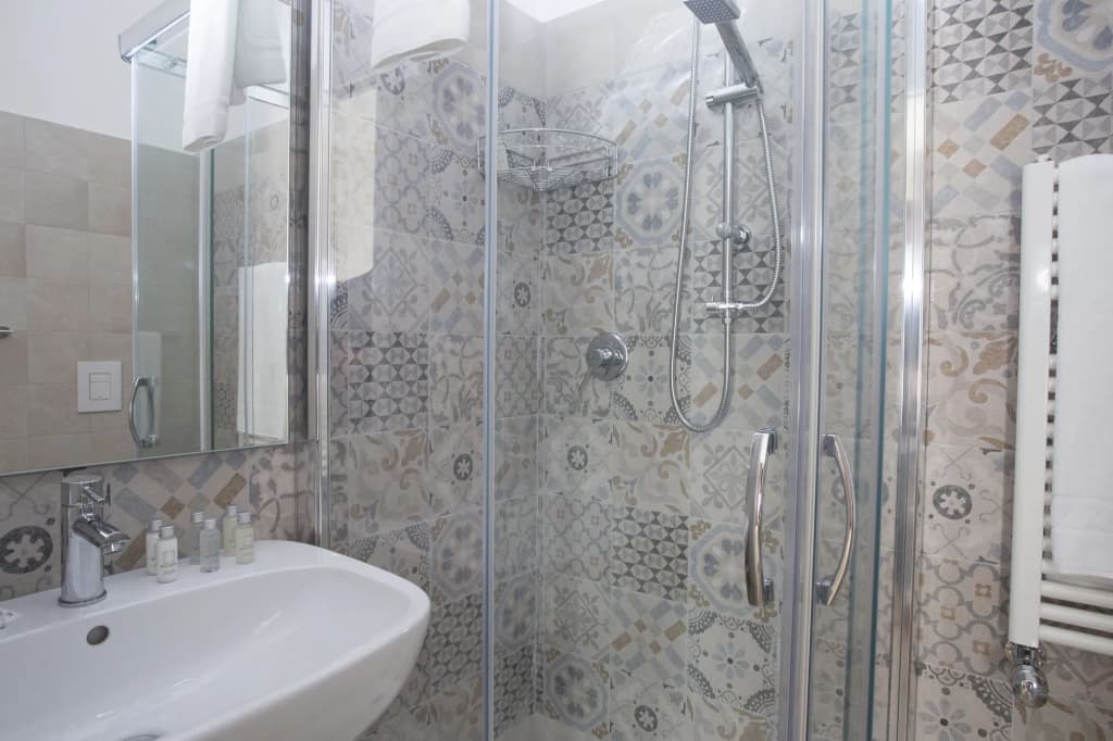 Leonardo Da Vinci Guest House - photo 13
