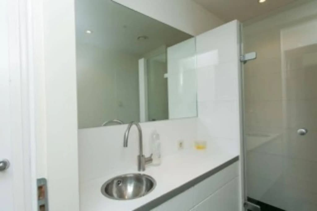 Amsterdam View Apartment - photo 8