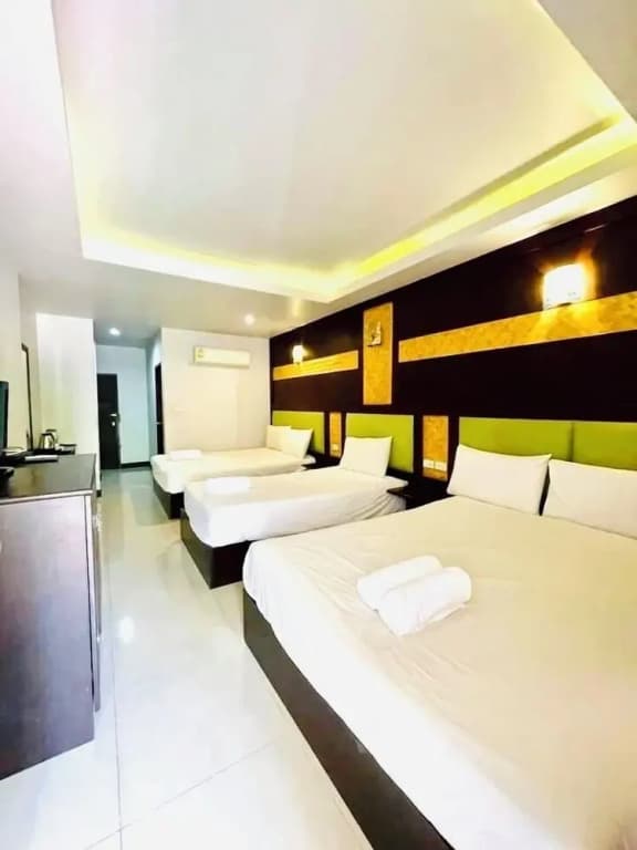 The leaf&pool hostel - photo 4