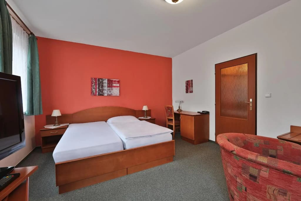 Hotel Attic - photo 3