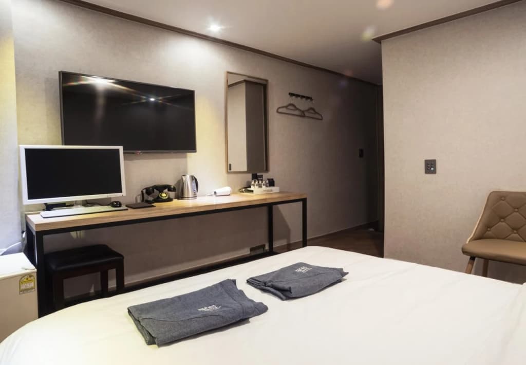 Hub Hotel - photo 3
