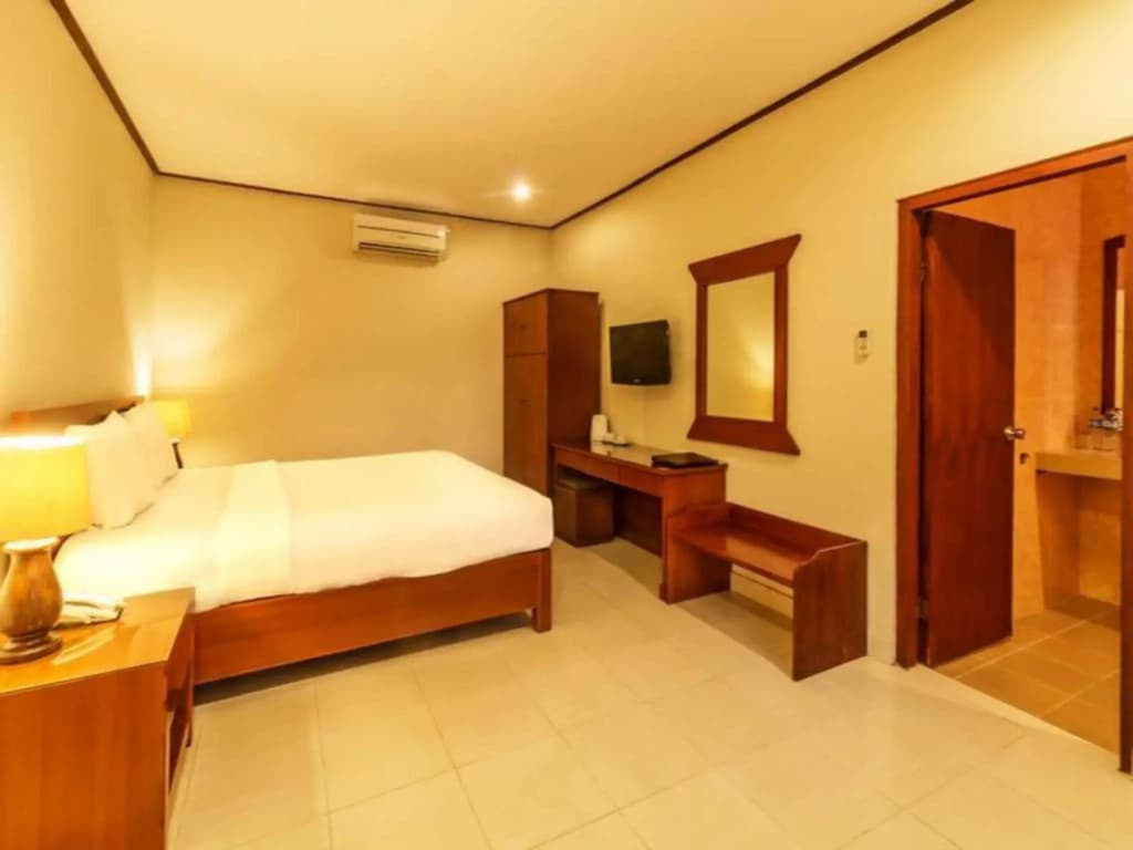 Yulia Beach Inn Kuta - photo 3
