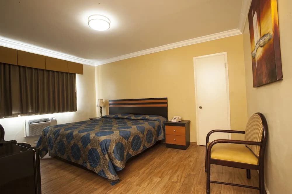 King Motel - photo 4