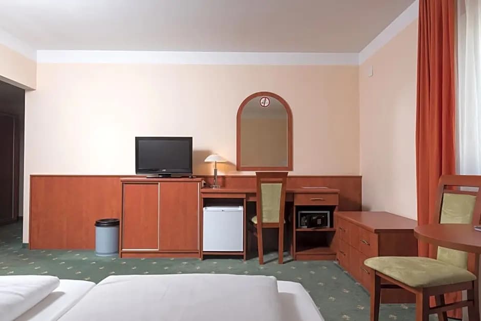 Hotel Breitenlee - photo 6