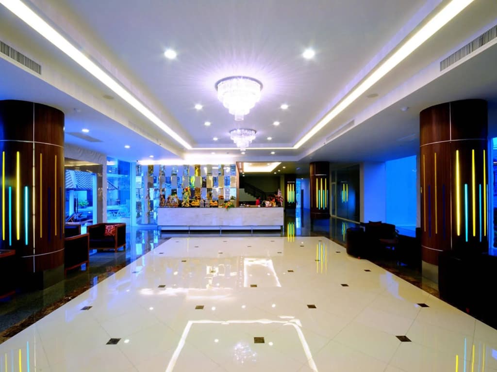 Crystal Palace Pattaya Hotel - photo 2